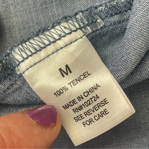 Hester and Orchard women’s size Medium Tencel Button Split Neck raw hem Top - Picture 10 of 12